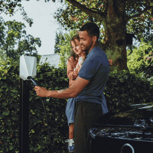 Easee Charge Up laadpaal met Wi-Fi en LAN connectiviteit voor beheer en monitoring via Easee Control