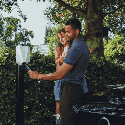 Easee Charge Up laadpaal met Wi-Fi en LAN connectiviteit voor beheer en monitoring via Easee Control