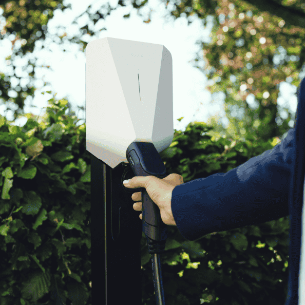 Easee Ready systeem met meerdere Easee Charge Up laders voor load balancing op parkeerplaats of garage